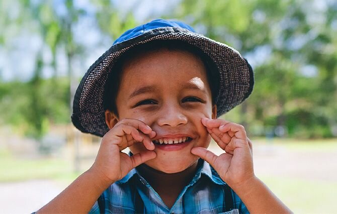smilng child